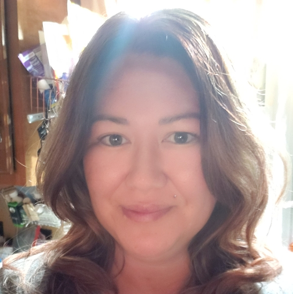 Meet your Posher, Angie - Picture 2 of 2